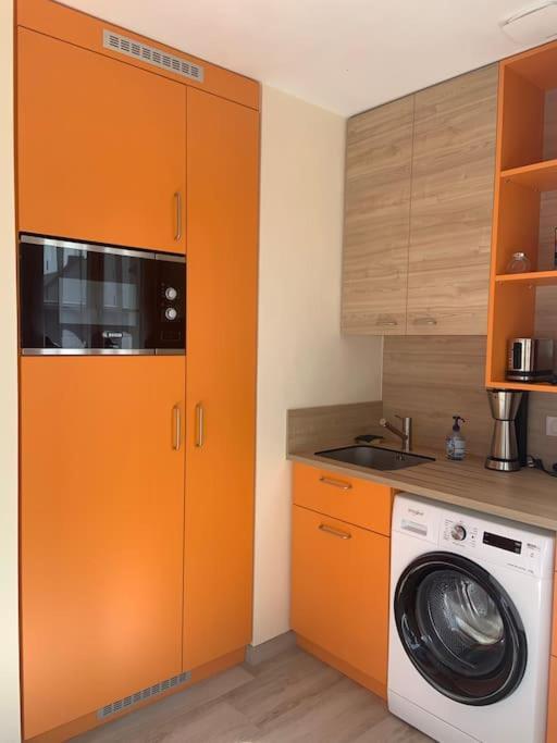 Orange Villa Plestan Buitenkant foto