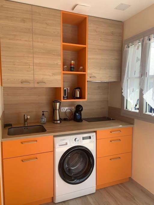 Orange Villa Plestan Buitenkant foto
